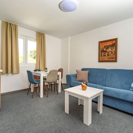 Mika'S Seaview Apartments Бар Екстер'єр фото
