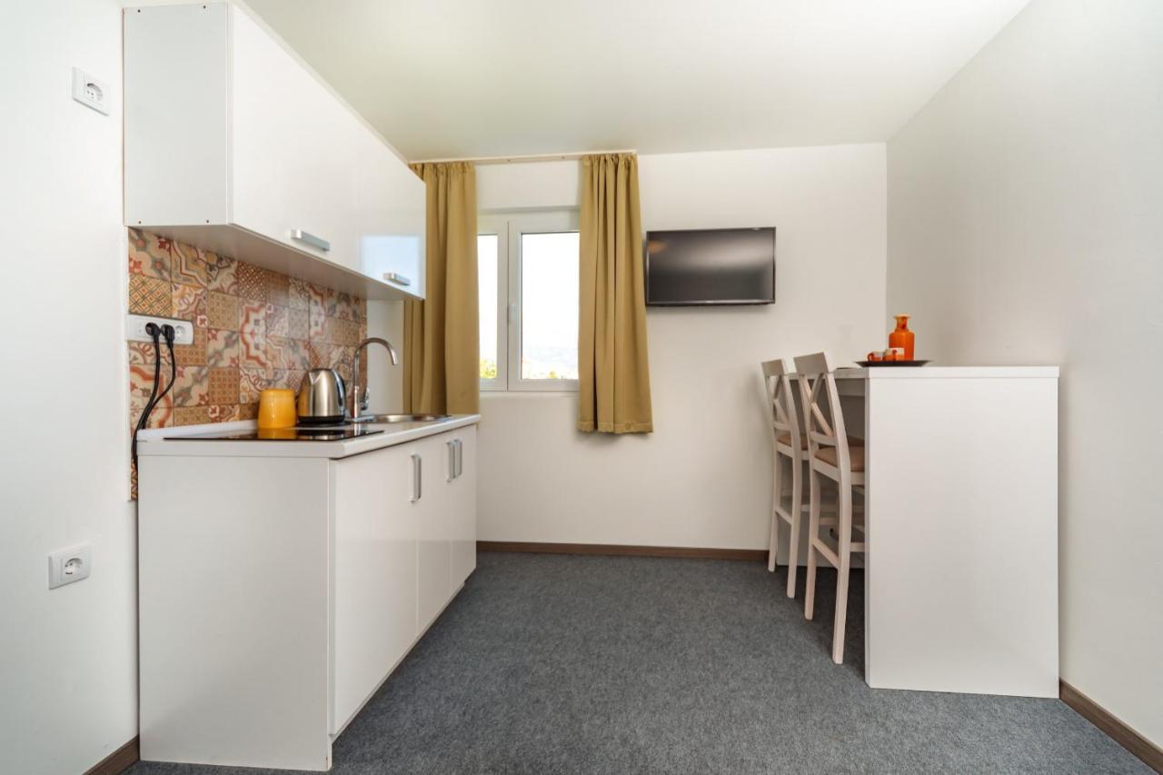 Mika'S Seaview Apartments Бар Екстер'єр фото