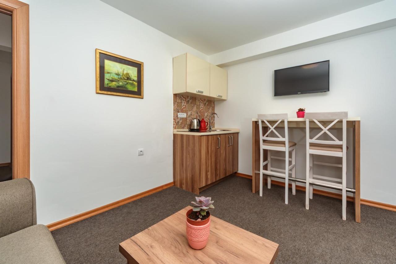 Mika'S Seaview Apartments Бар Екстер'єр фото