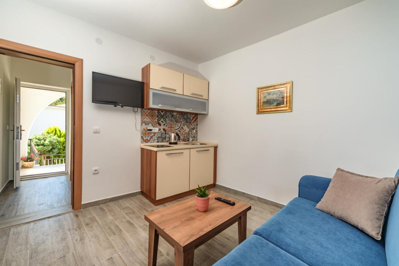 Mika'S Seaview Apartments Бар Екстер'єр фото