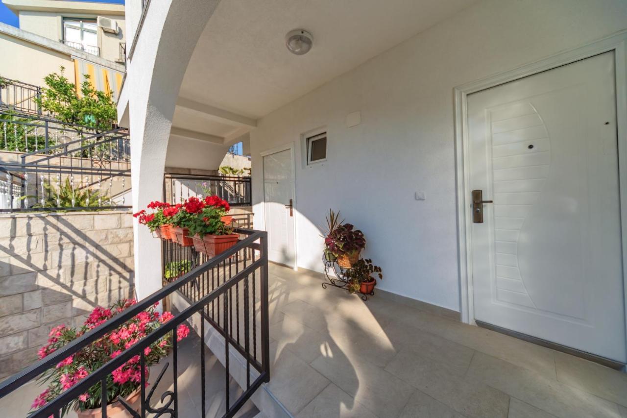 Mika'S Seaview Apartments Бар Екстер'єр фото