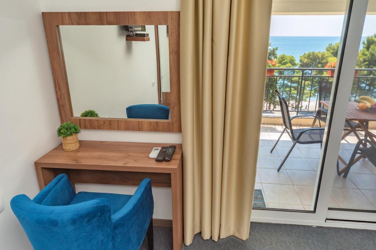 Mika'S Seaview Apartments Бар Номер фото