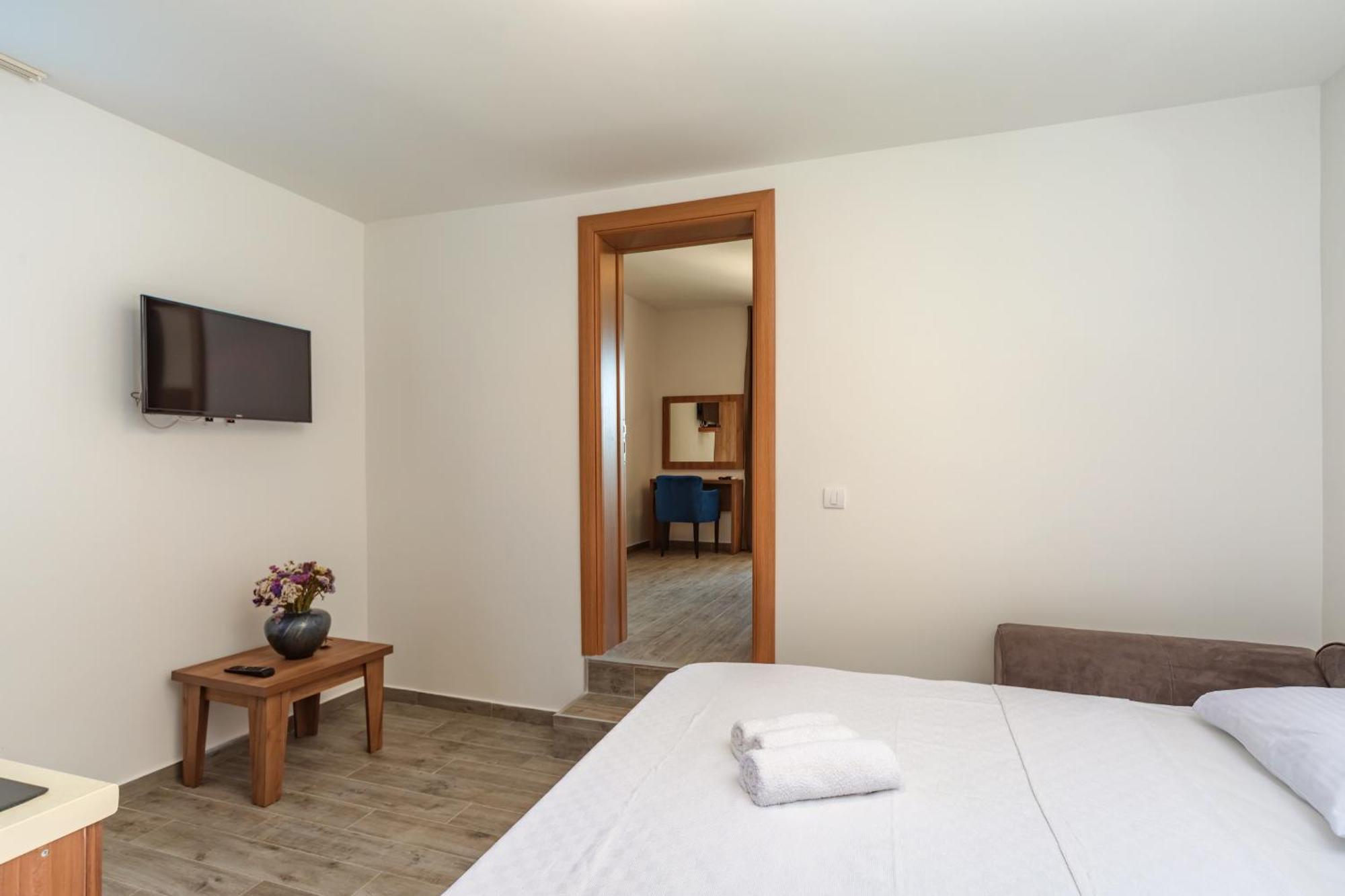 Mika'S Seaview Apartments Бар Екстер'єр фото