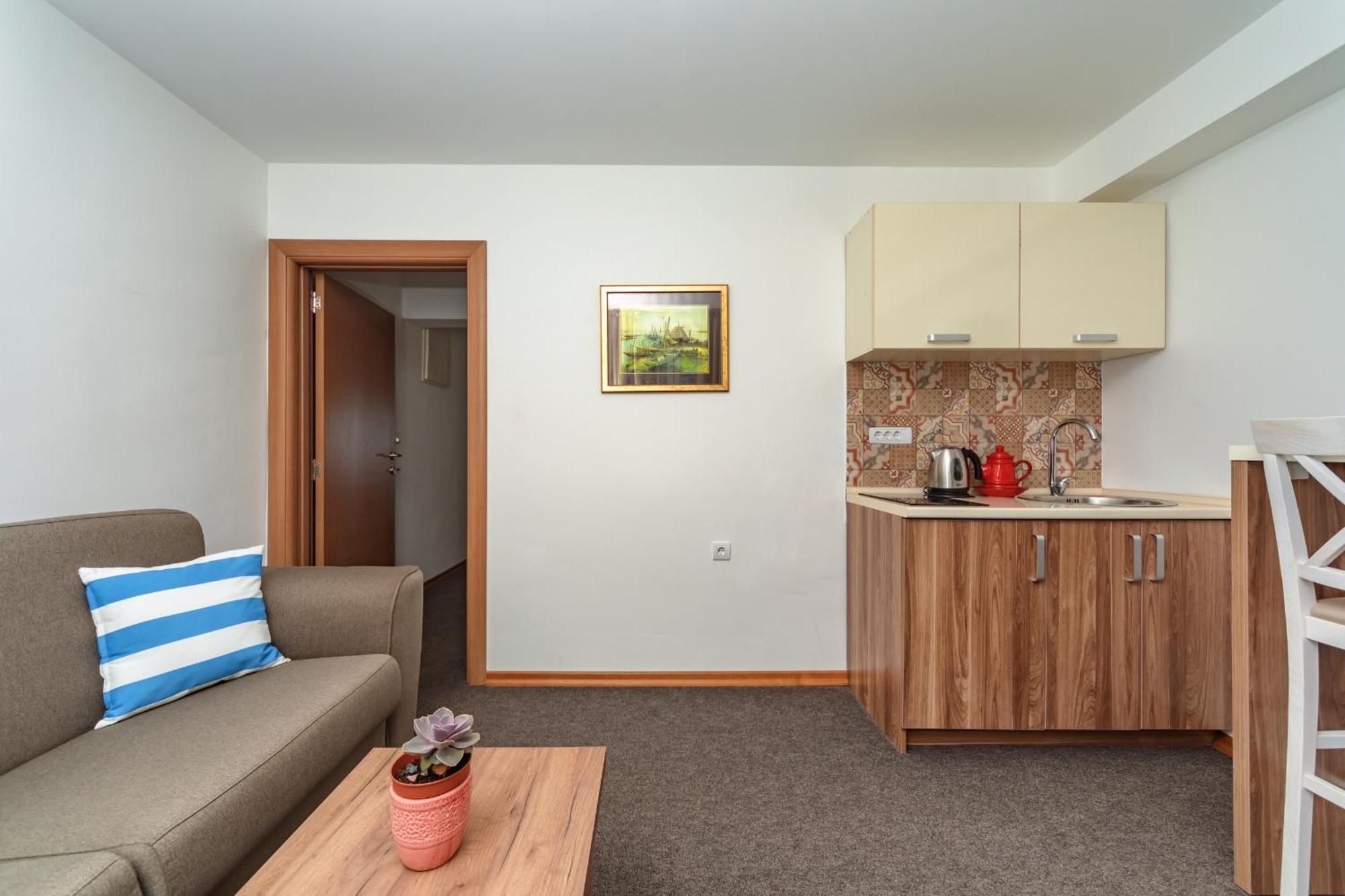 Mika'S Seaview Apartments Бар Екстер'єр фото