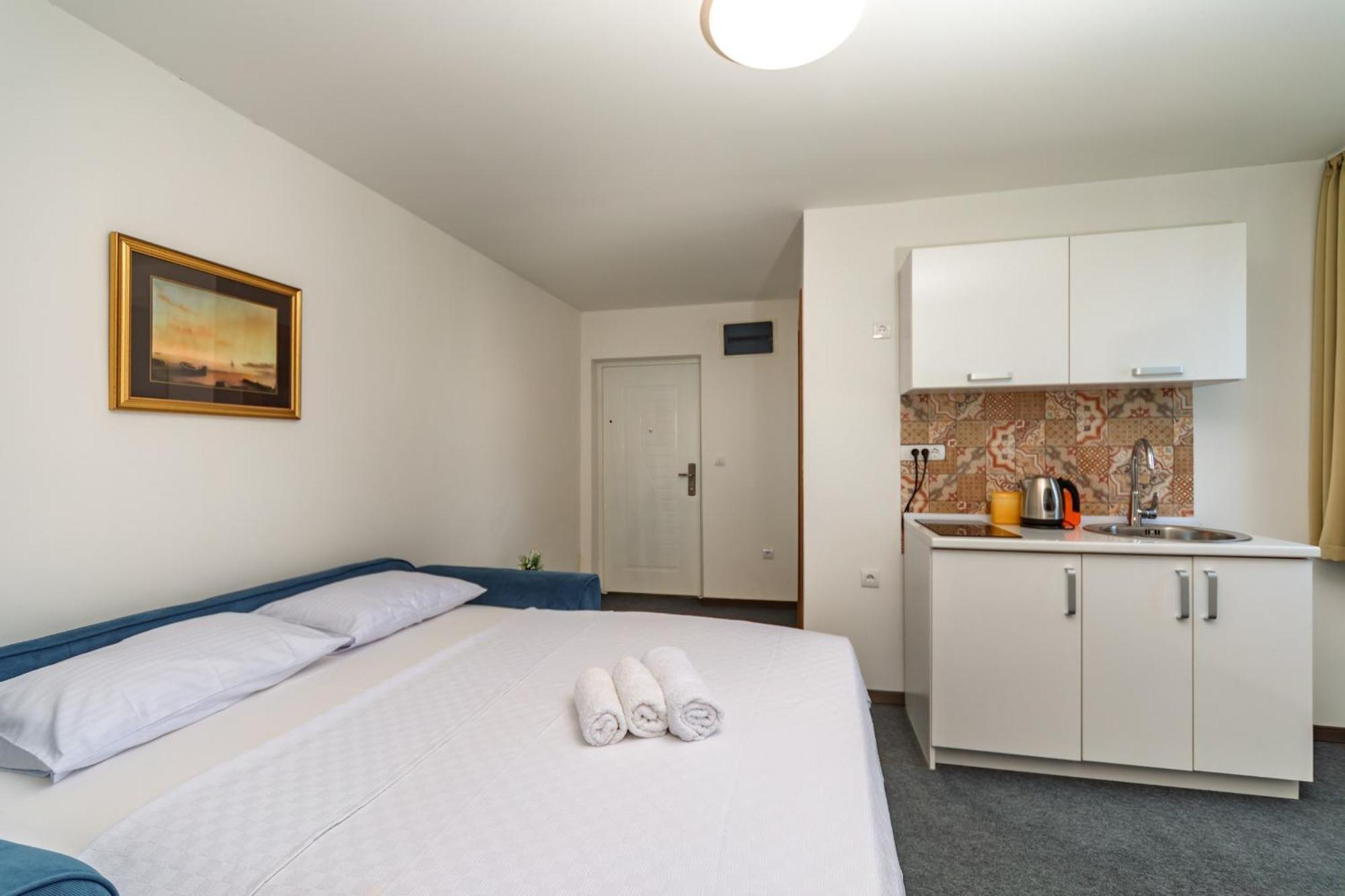 Mika'S Seaview Apartments Бар Екстер'єр фото