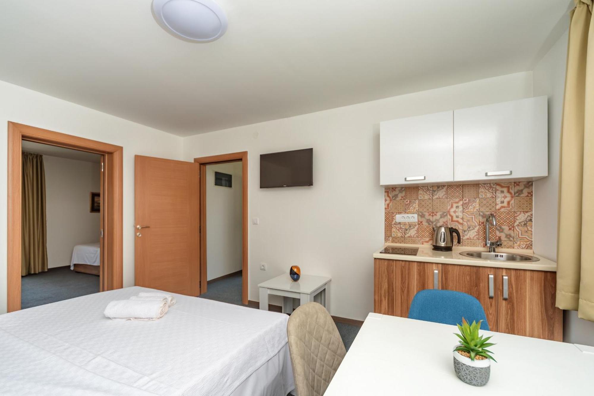 Mika'S Seaview Apartments Бар Екстер'єр фото